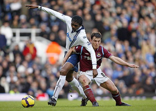 女足欧洲杯决赛开赛前几小时，英格兰中场图恩的祖母不幸去世.